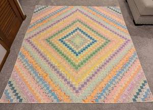 lot 95 image: Vintage Around the World Pattern Quilt