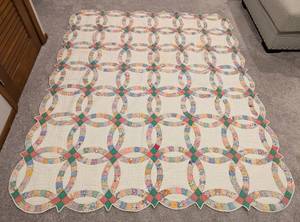 lot 96 image: Vintage Double Wedding Ring Quilt