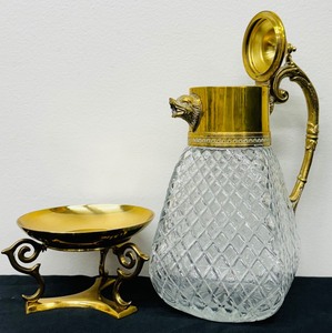 lot 128 image: Lions Head Vintage Leonard Waffle Diamond Glass Syrup Creamer and Stand