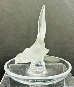 lot 67 image: Lalique Crystal Bird Ring Holder
