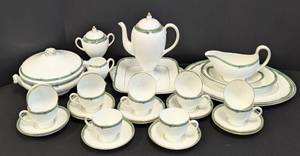 lot 18 image: Wedgwood Jade Tea Set and Serving Ware
