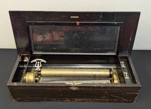 lot 38 image: Antique Swiss Cylinder Music Box