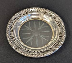 lot 156 image: Vintage Amston Sterling Silver Rimmed Etched Glass Dish
