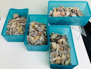 lot 159 image: Bucket of Assorted Un-Polished Rocks