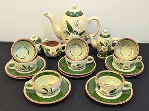 lot 171 image: Vintage Stangl Pottery Star Flower Tea Set