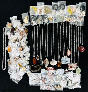 lot 163 image: Agate Pendants and Gorgeous Necklaces  Amazing Colors