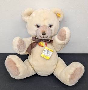 lot 182 image: Steiff Petsy Teddy Bear