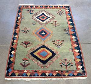 lot 99A image: Gorgeous Wool Rug
