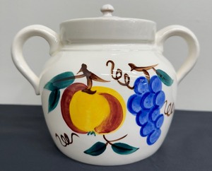 lot 210 image: Vintage 1940s Stangl Fruit Pattern Bean Pot  Cookie Jar