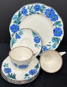lot 89B image: Vintage Stangl Dahlia Pottery Items
