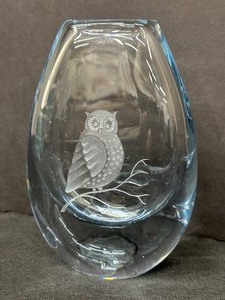 lot 80A image: Vintage Strmbergshyttan Pale Blue Crystal Vase with Hand Etched Owl - Signed and Numbered