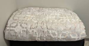lot 201A image: Hotel Collection Fresco King Size Comforter