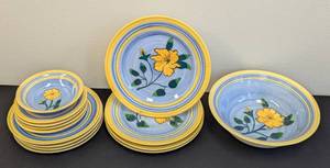 lot 209 image: Vintage Stangl Rialto Della-Ware Dish Set
