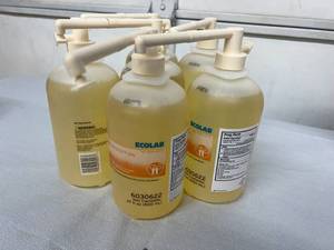 lot 32 image: Huge Lot Of Cleaning Products - Please See Pictures & Description For More Details