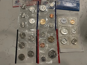 lot 66 image: 1957 Proof Set and 2001 P&D Mint Sets