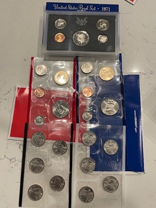 lot 73 image: 1971-S Proof Set and 2006 P&D Mint Sets