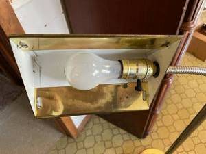 lot 25 image: Vintage MCM Standing Brass Adjustable Height Lamp in Working Condition