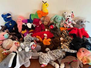 lot 37 image: Vintage Beanie Baby Collection