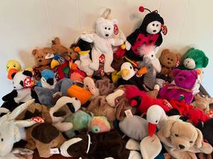 lot 38 image: Vintage Beanie Baby Collection