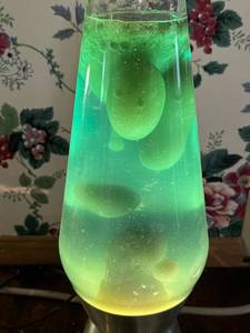 lot 44 image: RARE Vintage MCM 17 Green Lava Lamp