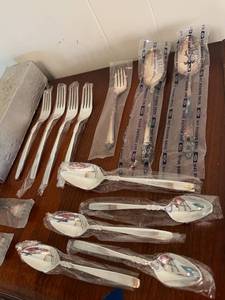lot 51 image: Vintage WM Rogers and Eterna Silver Plate Flatware (New Old Stock)