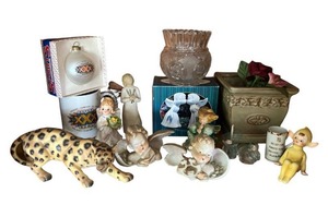 lot 55 image: Neat Vintage Knick Knacks including Yellow Lefton Pixie Elf (Shelf Contents Only)