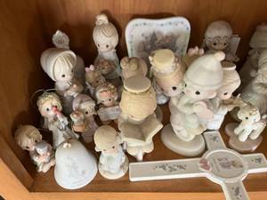 lot 59 image: Huge Lot of Precious Moments Figurines in Nice Condition