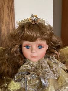lot 67 image: Vintage 21 Animated Porcelain Angel with Box