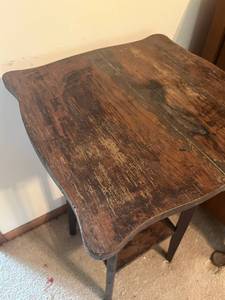 lot 128 image: Vintage Solid Wood End Table (30 x 16 x 16) in Used Condition