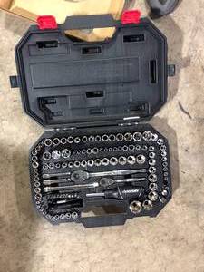 Husky Mechanics Tool Set (119-Piece)  Customer Returns See Pictures