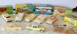 lot 704 image: (5) Collection of 195060s Boxed 3 in 1 amt and smp Scale Assembly Customizing Kit Vintage Model Cars (3)1958 Ford Sunliner. (1)1959 Ford Convertible. (1)1960 Ford Hardtop...
