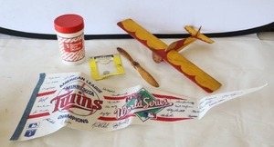 lot 708 image: Vintage 1987 Minnesota Twins World Series Champion Players Signatures Pennant, Adams Squirting Nickel Etc.