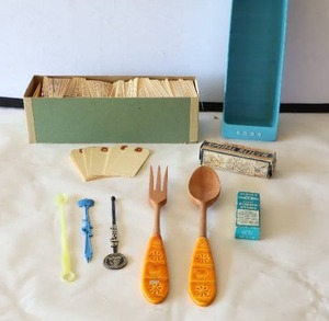 lot 727 image: Vintage Kitchen Gadgets, BNR Timecards