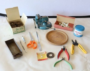 lot 728 image: D.I.Y.ers Jeweler Electrician Vise, Tools Etc
