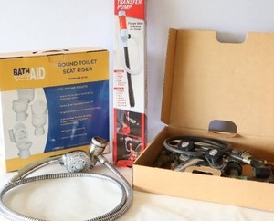 lot 788 image: Bathroom Accessories