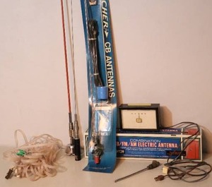 lot 830 image: Vintage Archer CB Antenna, Audiovox CBAMFM Electric Antenna, Accessories Etc.