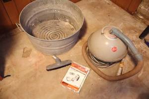 lot 841 image: Vintage Heavy Duty Galvanized Wash Tub No.2, Hoover Constellation Vac