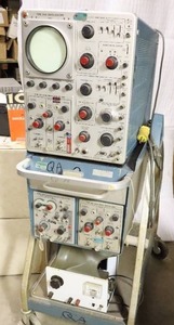 lot 859 image: WOWHISTORIC Tektronix 546 Oscilloscope, Tektronix Type 1L5 Spectrum Analyzer Plug-in Unit, Tektronix 1A2 Dual-Trace Amplifier for 500-series scopes