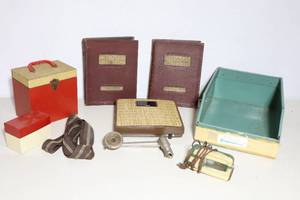 lot 887 image: Vintage Collectible Etc.