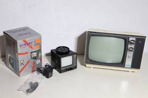 lot 897 image: Vintage Hitachi Ltd. Tokyo Transistor TV Receiver TWU-72, UNIC RV-9200 B & W TV
