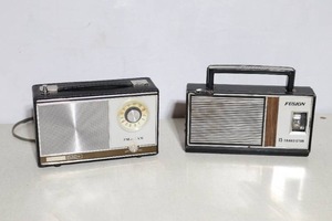 lot 907 image: Vintage Fusion 15 Transistor Portable Radio, Jade Recoton Corp. FM AFCAM Battery Electric J-2218