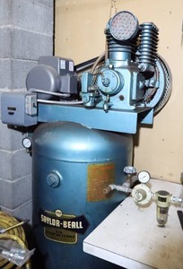 lot 802 image: Industrial Saylor-Beall Floor Model Air Compressor wAccessories