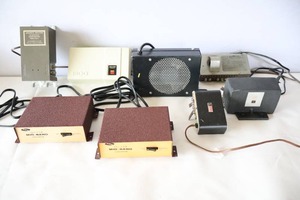 lot 920 image: Vintage Electronics 4-Set TV Booster B24c, AEL CVT-3-CM MID-BAND CONVERTER, Channel Master 7041-A Etc