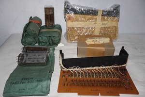 lot 932 image: Vintage Tube Electron Radio TV Etc.