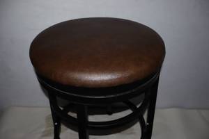 lot 945 image: Vintage Solid Counter-Height Swivel Stool