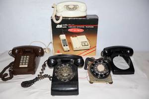 lot 946 image: MCM Vintage Telephones