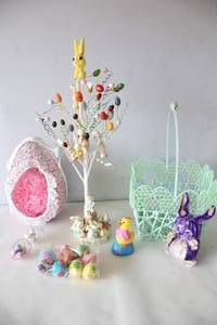 lot 952 image: Easter DeCor