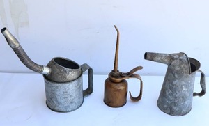 lot 53 image: Vintage Oil Cans Eagle Galvanized Etc.