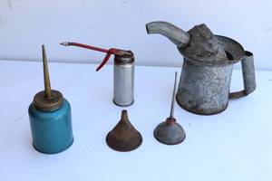 lot 54 image: Vintage Oils Cans Eagle Golden Rod Etc.