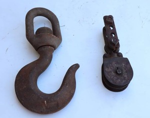 lot 61 image: Vintage Steel Swivel Pulley Hook